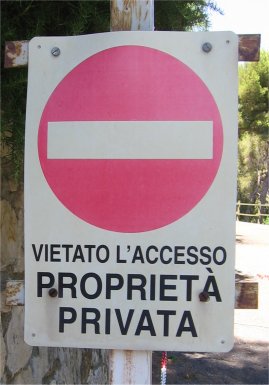 cartello proprietà privata vietato accesso